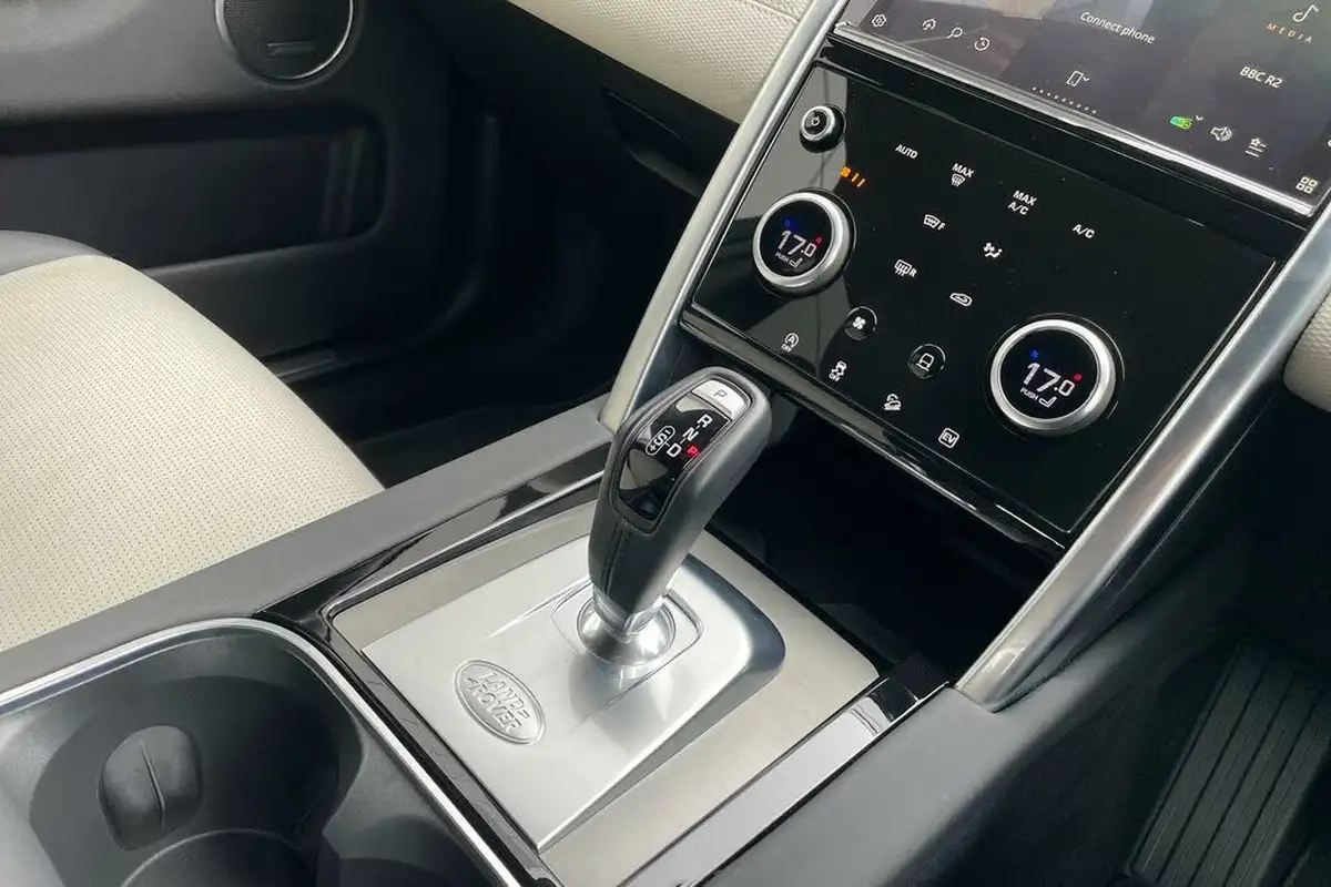 2022-land-rover-discovery-sport-15-p300e-r-dynamic-se-big-51