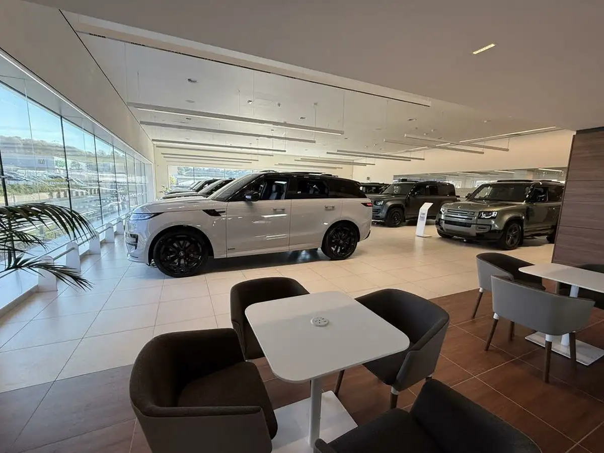 2022-land-rover-discovery-sport-15-p300e-r-dynamic-se-big-75
