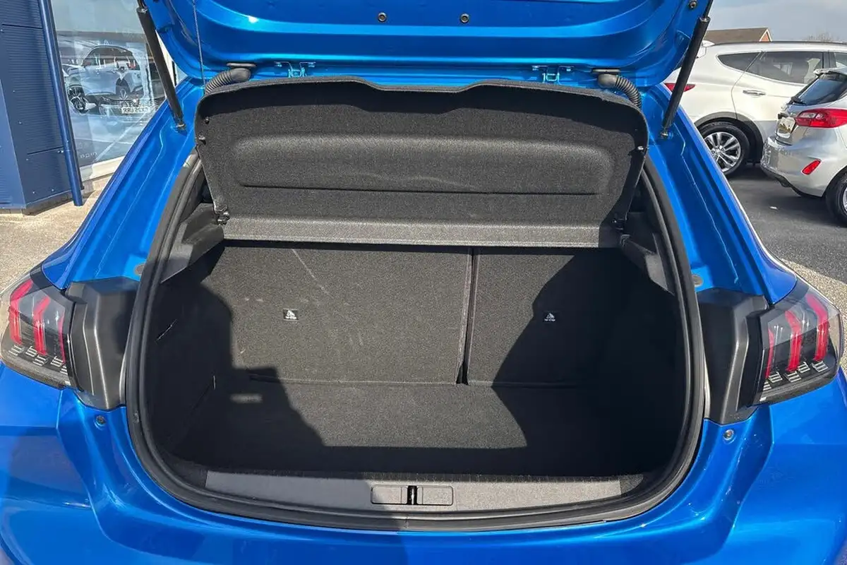 2023-peugeot-208-12-puretech-allure-premium-130ps-eat8-big-17