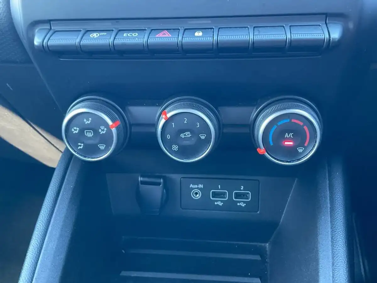 2020-renault-clio-10-sce-iconic-75bhp-big-32