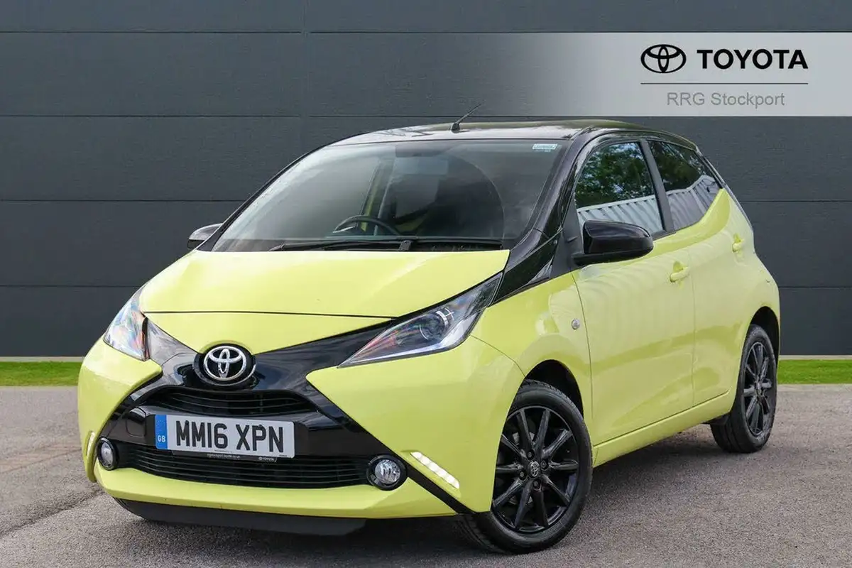 2016-toyota-aygo-10-vvt-i-x-cite-3-bi-tone-yellow-5d-big-2