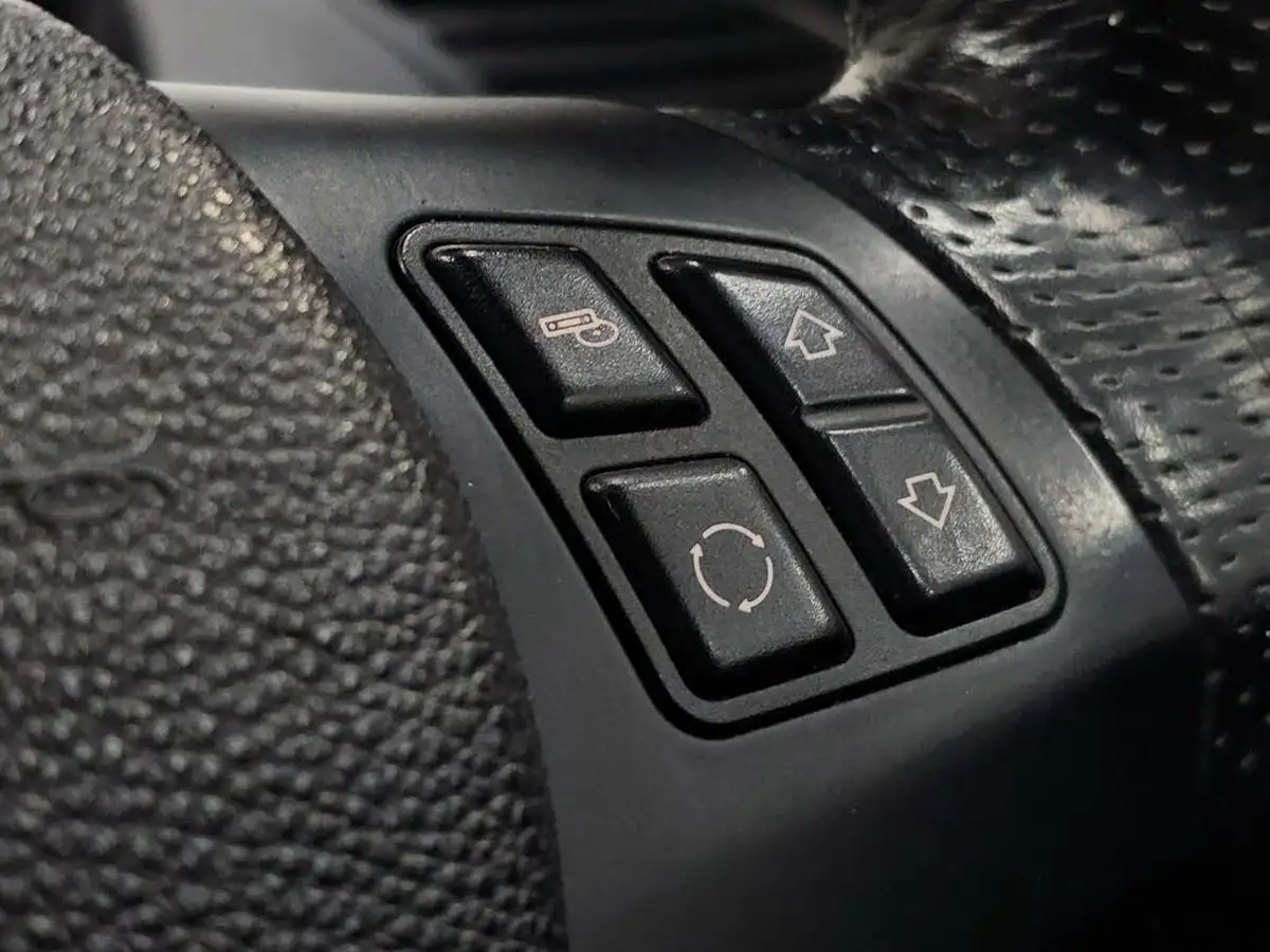 2012-bmw-1-series-20-120i-sport-plus-edition-coupe-big-25