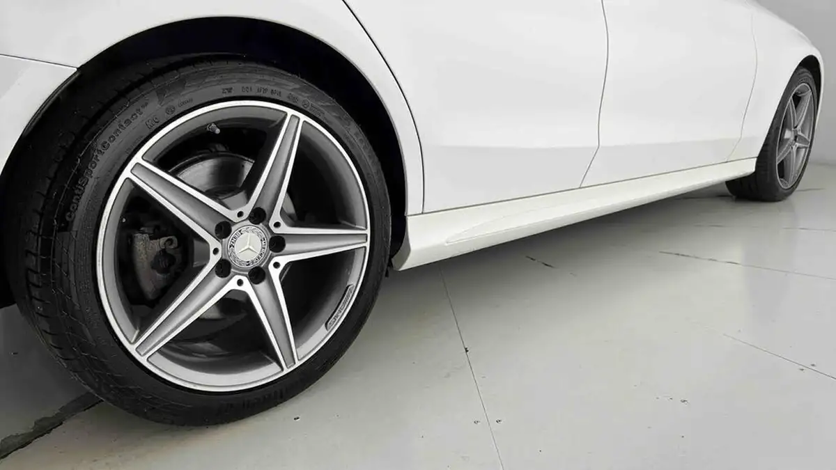 2016-mercedes-benz-c-class-21d-c220d-amg-line-170ps-ss-saloon-4d-auto-big-29