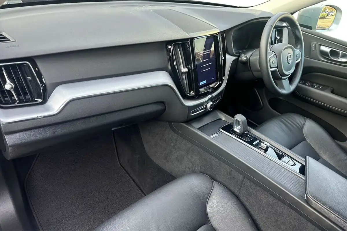 2021-volvo-xc60-20td-b4-momentum-awd-big-1