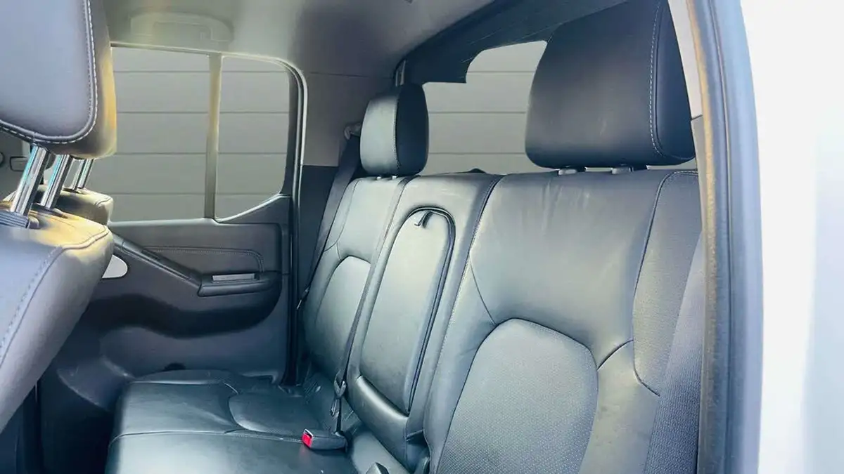 2012-nissan-navara-25td-tekna-eu-v-big-31