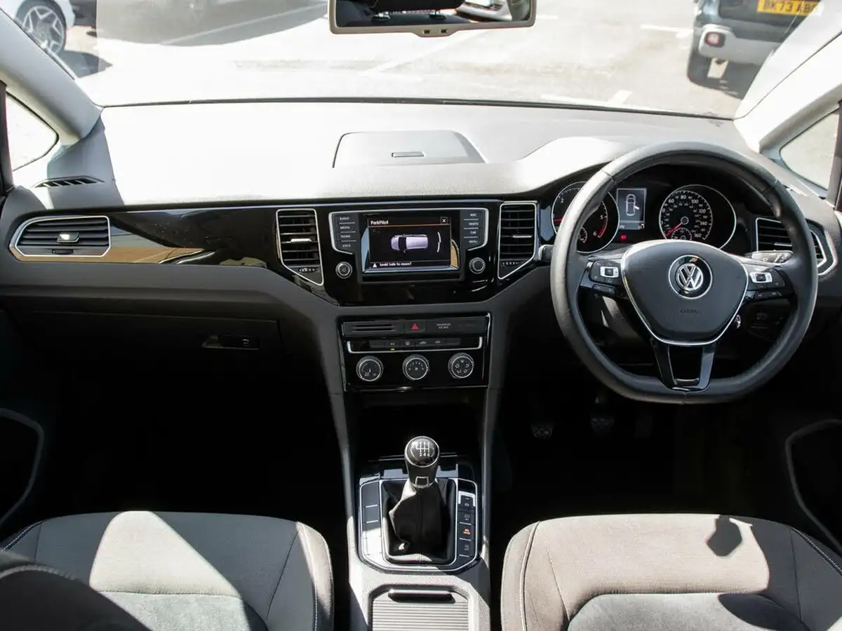 2014-volkswagen-golf-sv-20tdi-gt-big-2