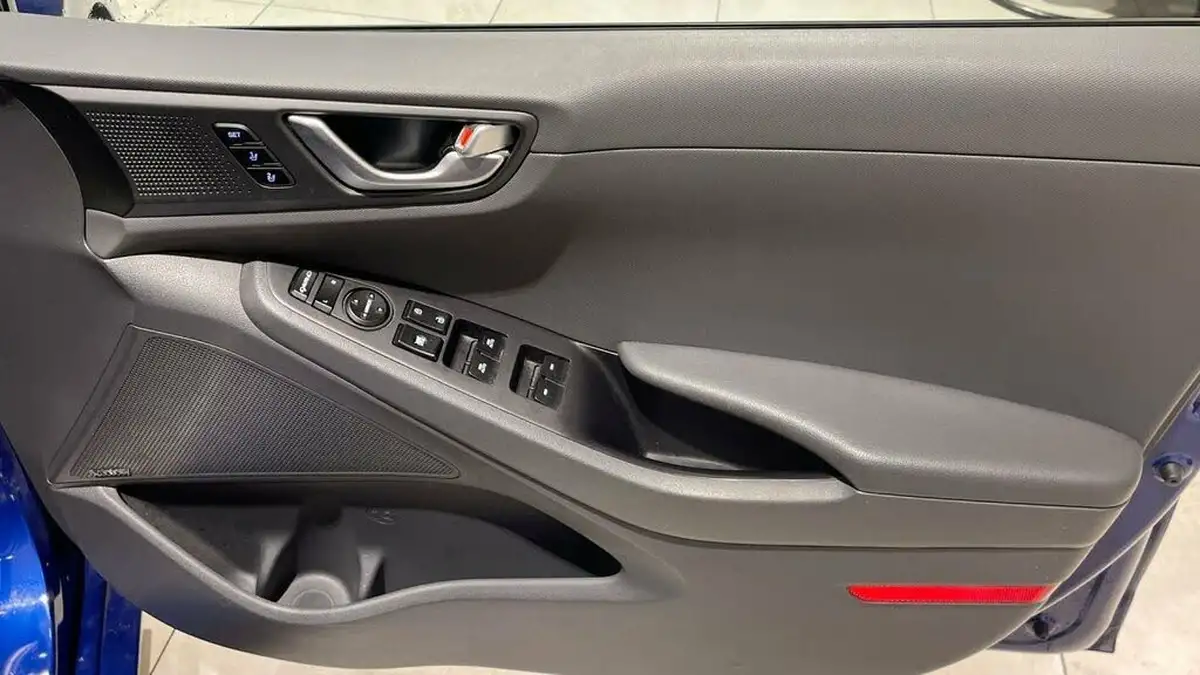 2019-hyundai-ioniq-16-gdi-premium-se-plug-in-hybrid-big-24