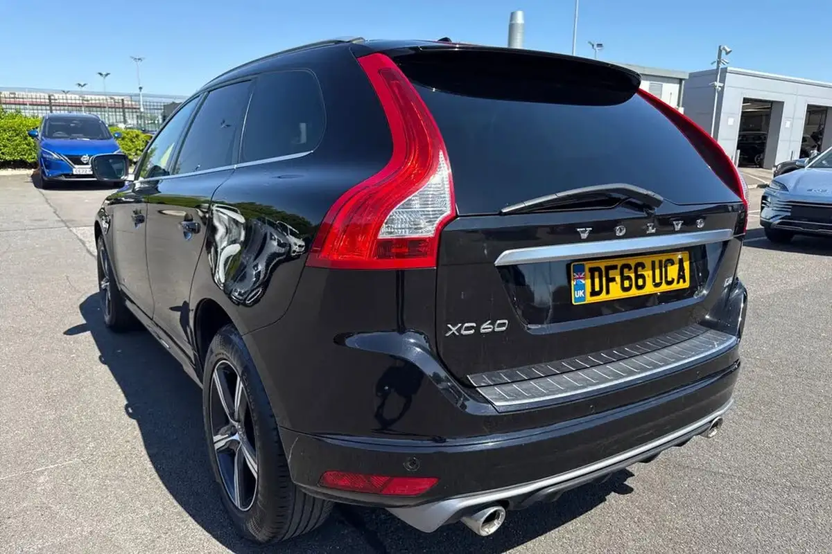 2016-volvo-xc60-20td-d4-r-design-lux-nav-geartronic-big-7