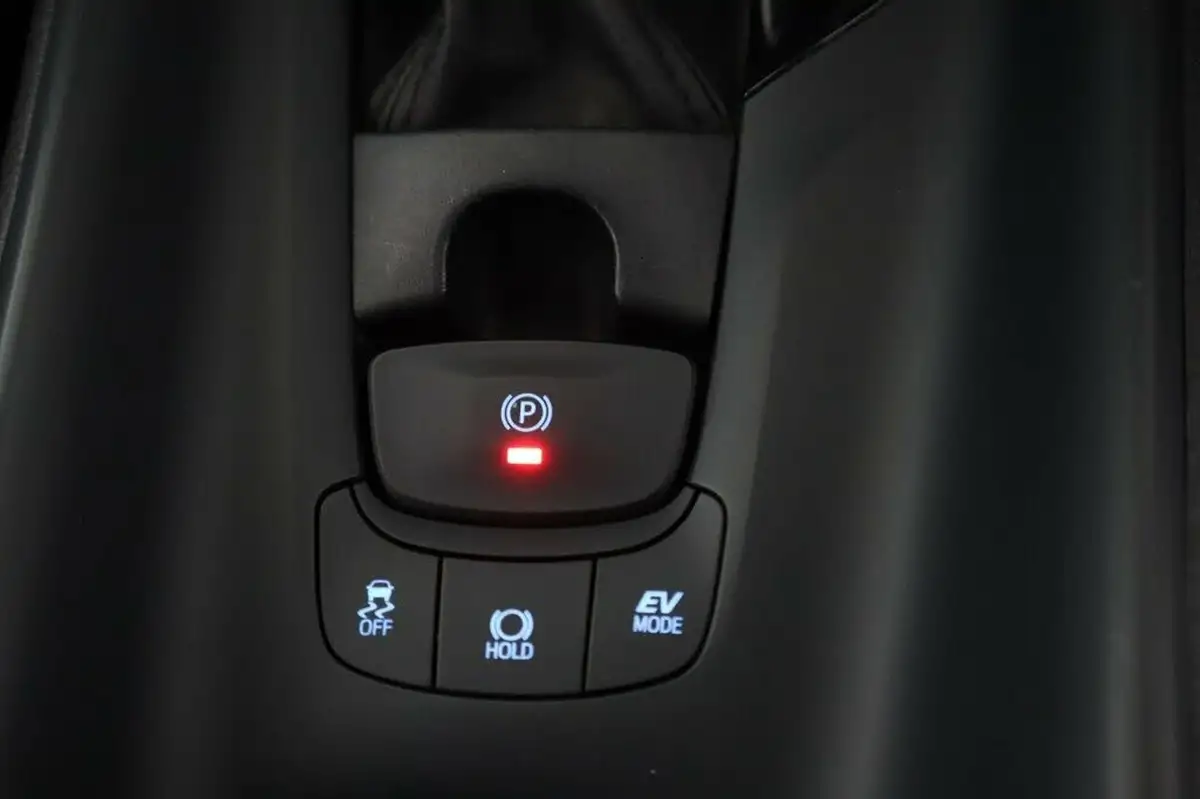 2021-toyota-c-hr-18-vvt-i-icon-big-18