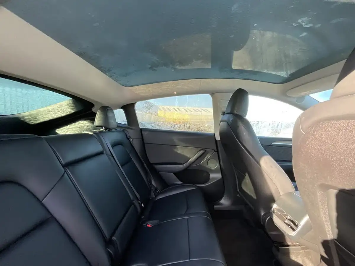 2022-tesla-model-y-e-long-range-big-11