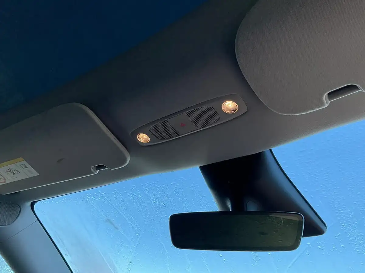 2022-tesla-model-y-e-long-range-big-35
