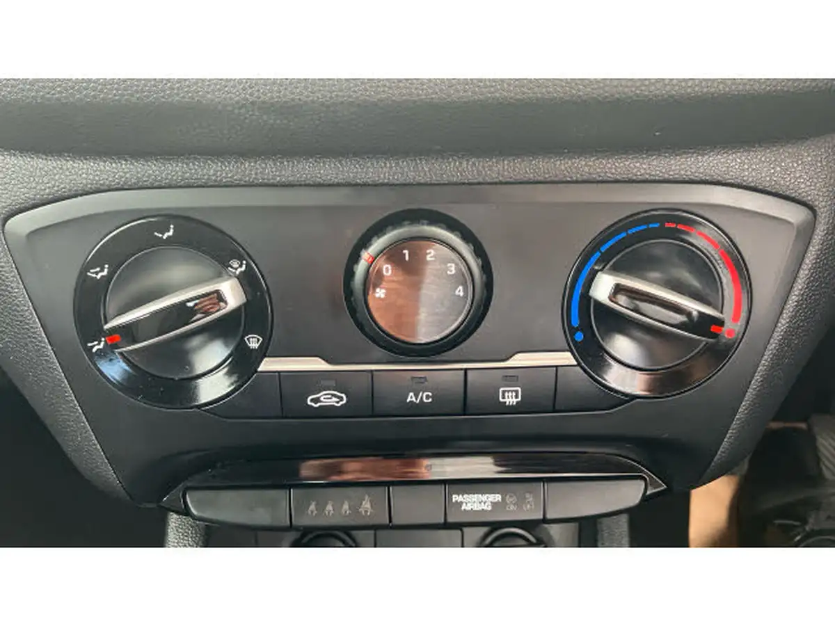 2020-hyundai-i20-12-se-big-21