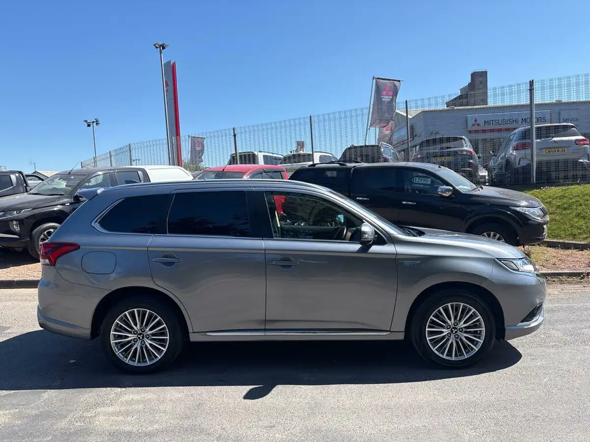 2020-mitsubishi-outlander-24-reflex-plus-commercial-big-13