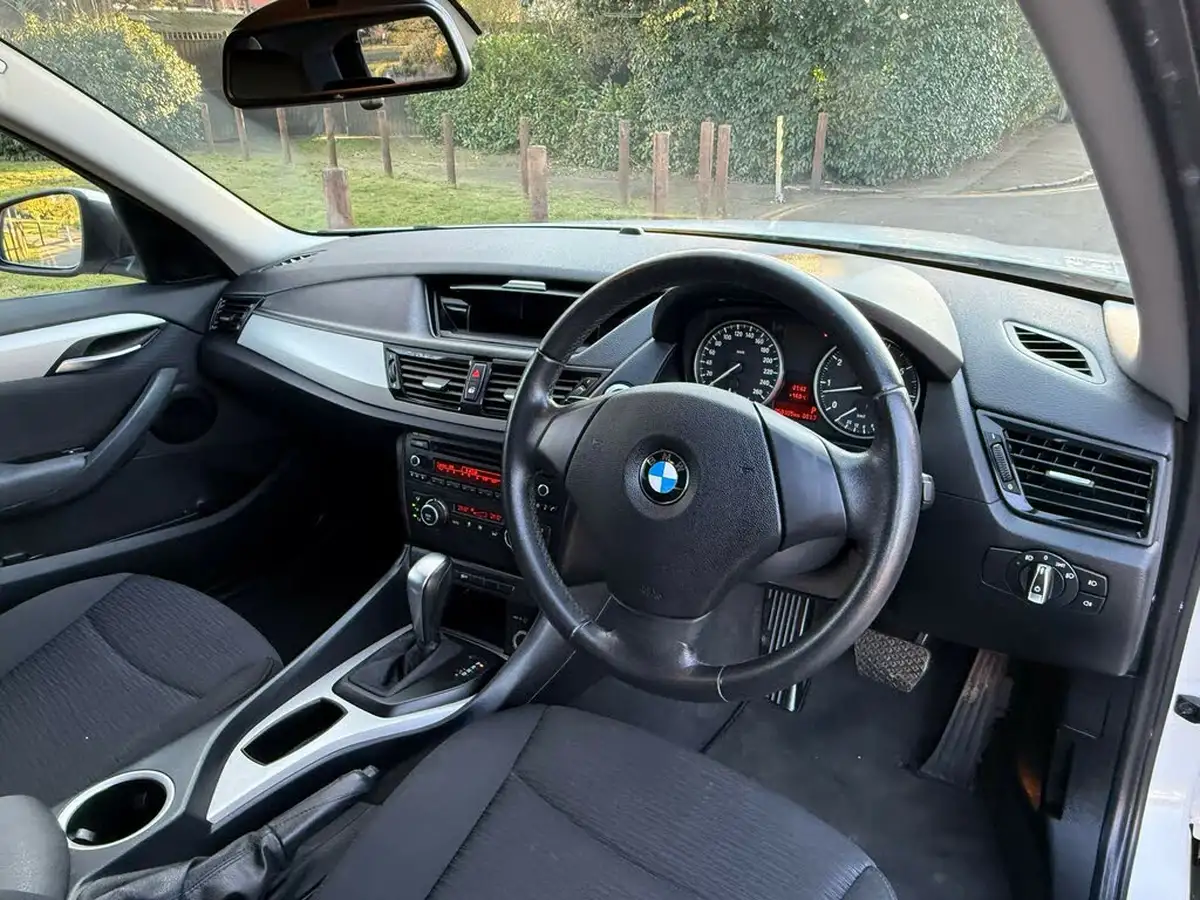 2013-bmw-x1-big-48