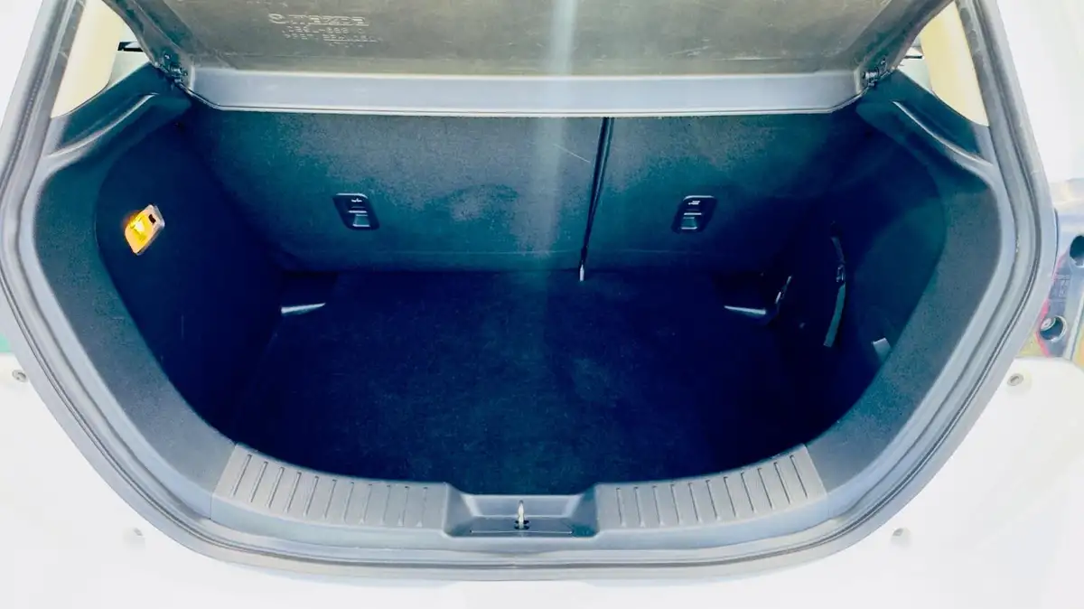 2015-mazda-mazda2-15-se-l-90ps-big-15
