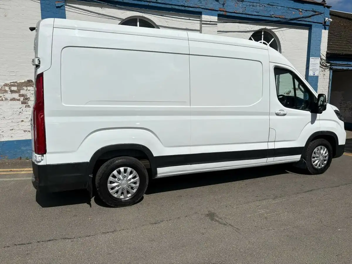 2022-maxus-e-deliver-9-e-lh-515kwh-big-3