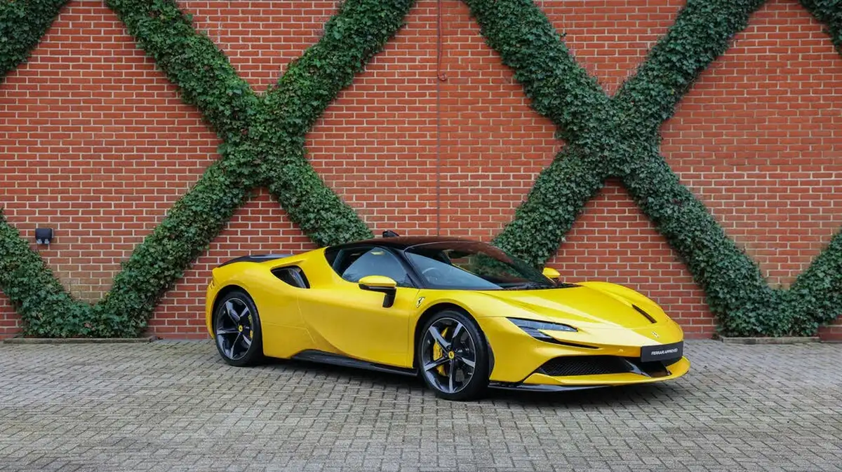 2021-ferrari-sf90-stradale-big-4