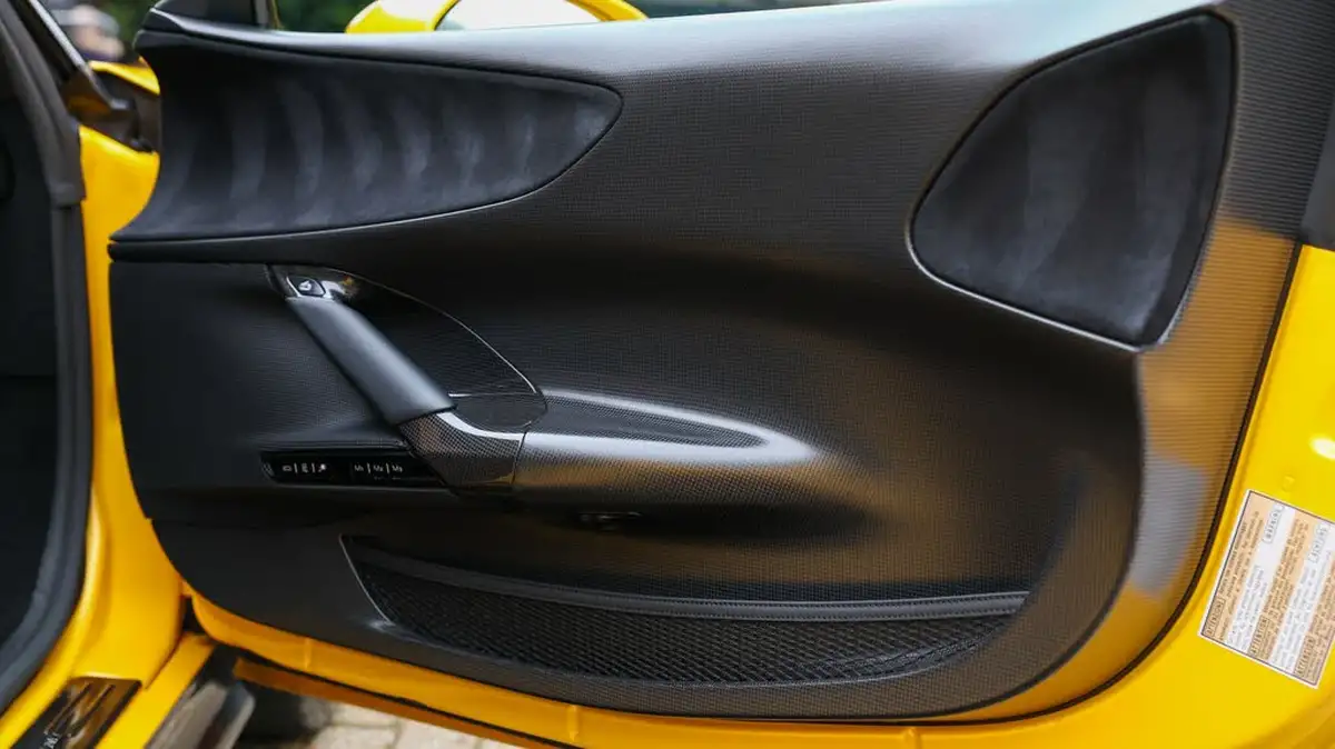 2021-ferrari-sf90-stradale-big-28
