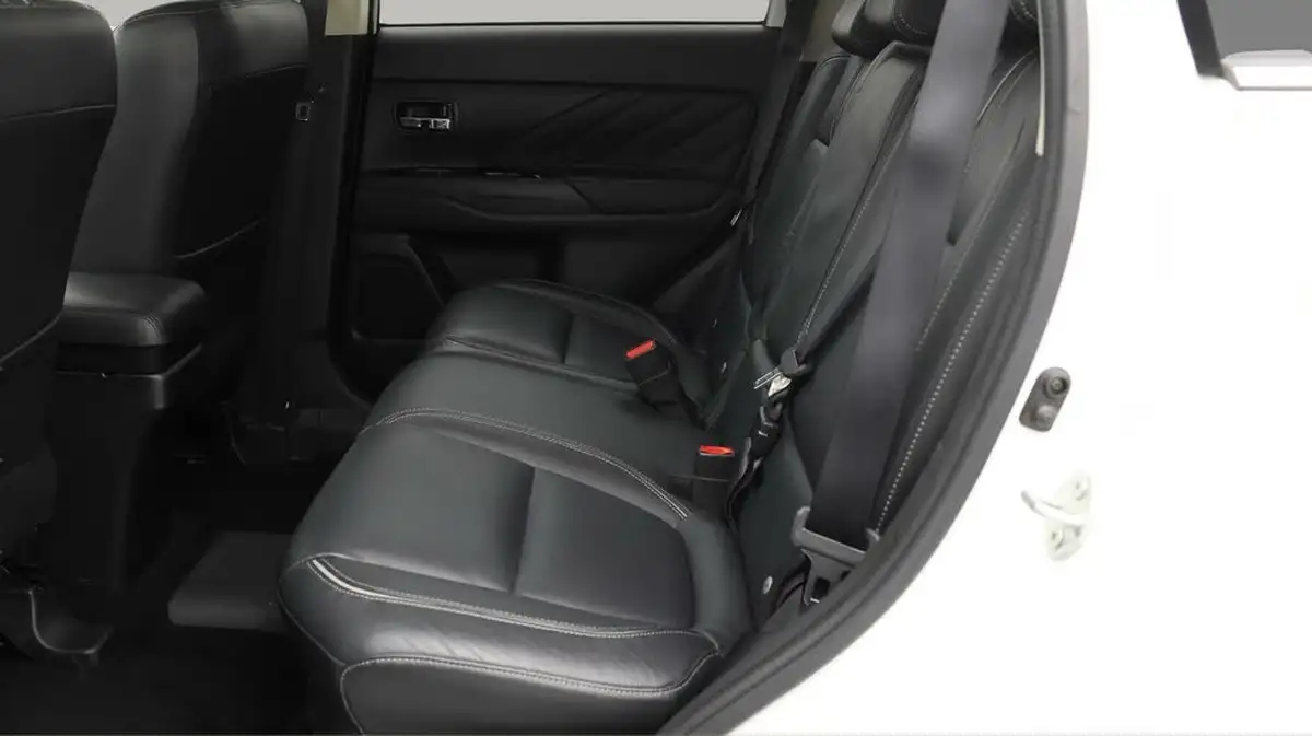2017-mitsubishi-outlander-20-4h-phev-big-16