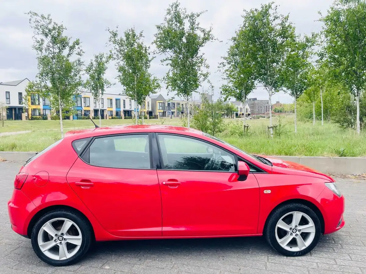 2015-seat-ibiza-14-toca-hatchback-5d-big-11