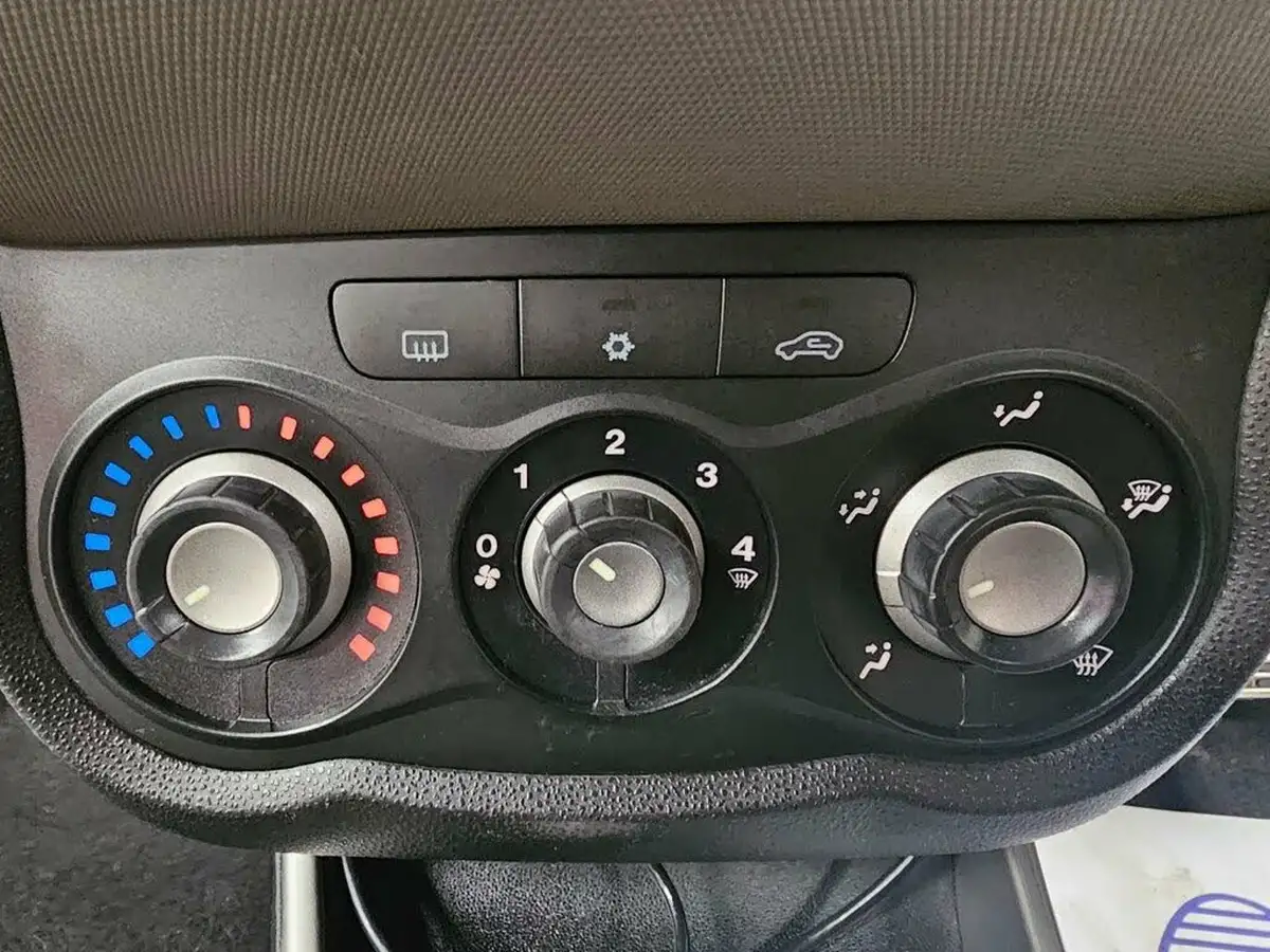 2014-alfa-romeo-mito-13jtdm-distinctive-big-29
