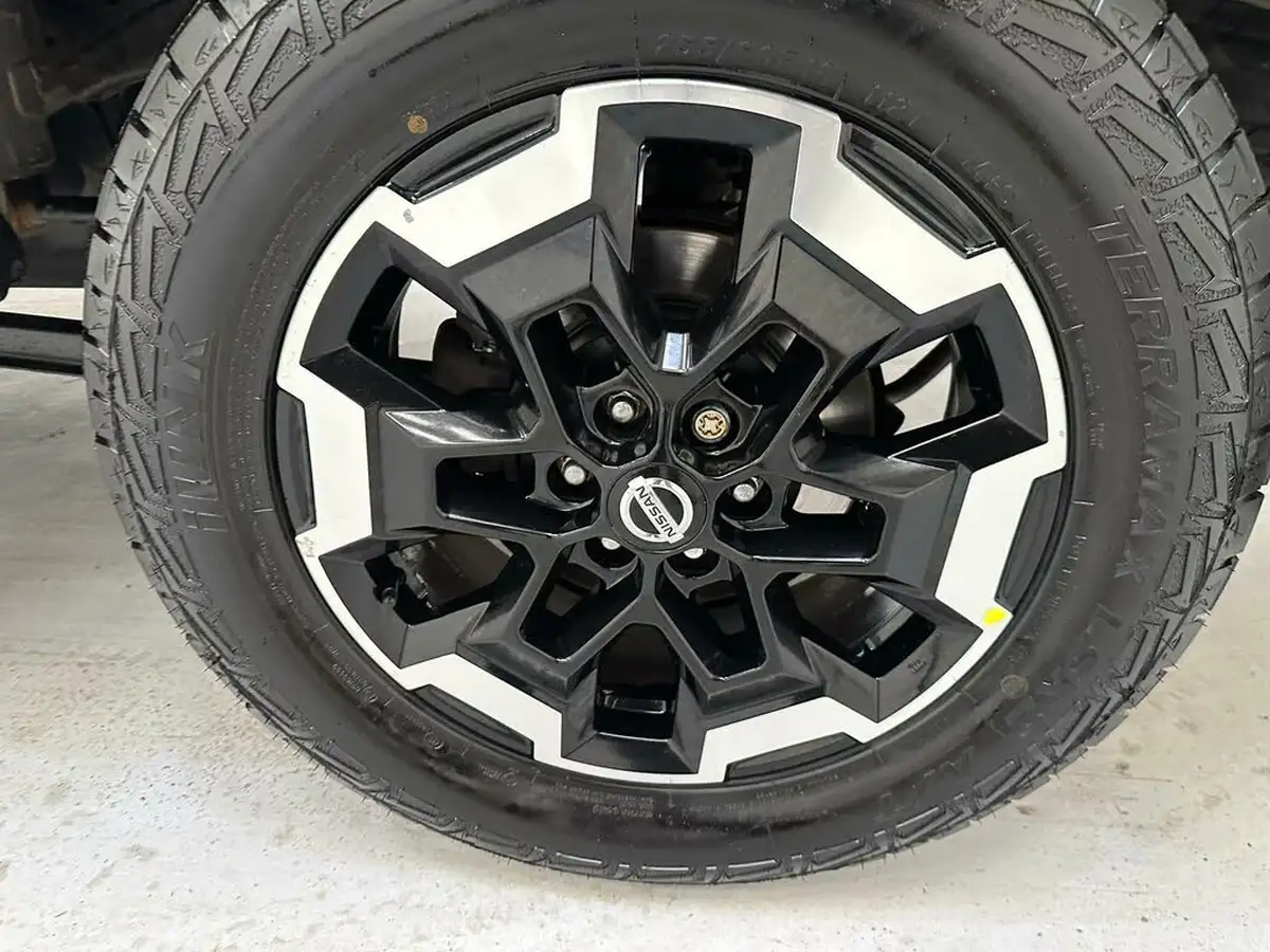 2019-nissan-navara-23dci-tt-tekna-8-navileather-auto-big-34