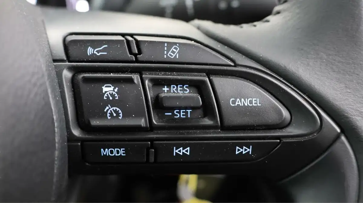 2022-toyota-aygo-x-10-vvt-i-edge-big-24