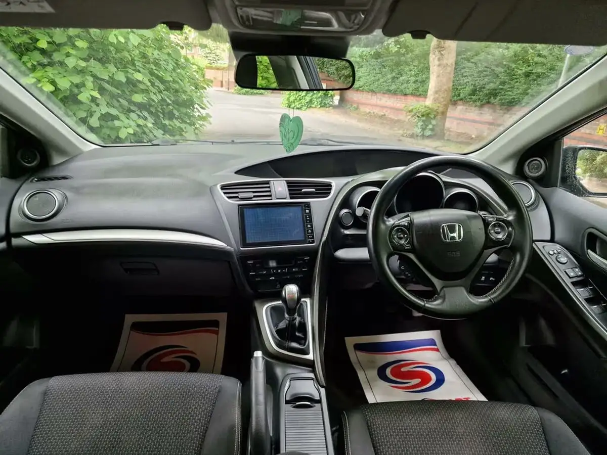 2016-honda-civic-16-i-dtec-se-plus-navi-tourer-big-18