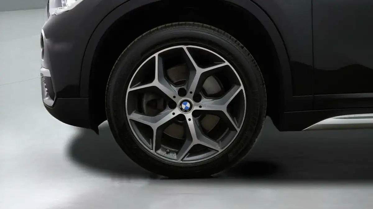 2019-bmw-x1-20-sdrive-20i-xline-sdrive-20i-big-17