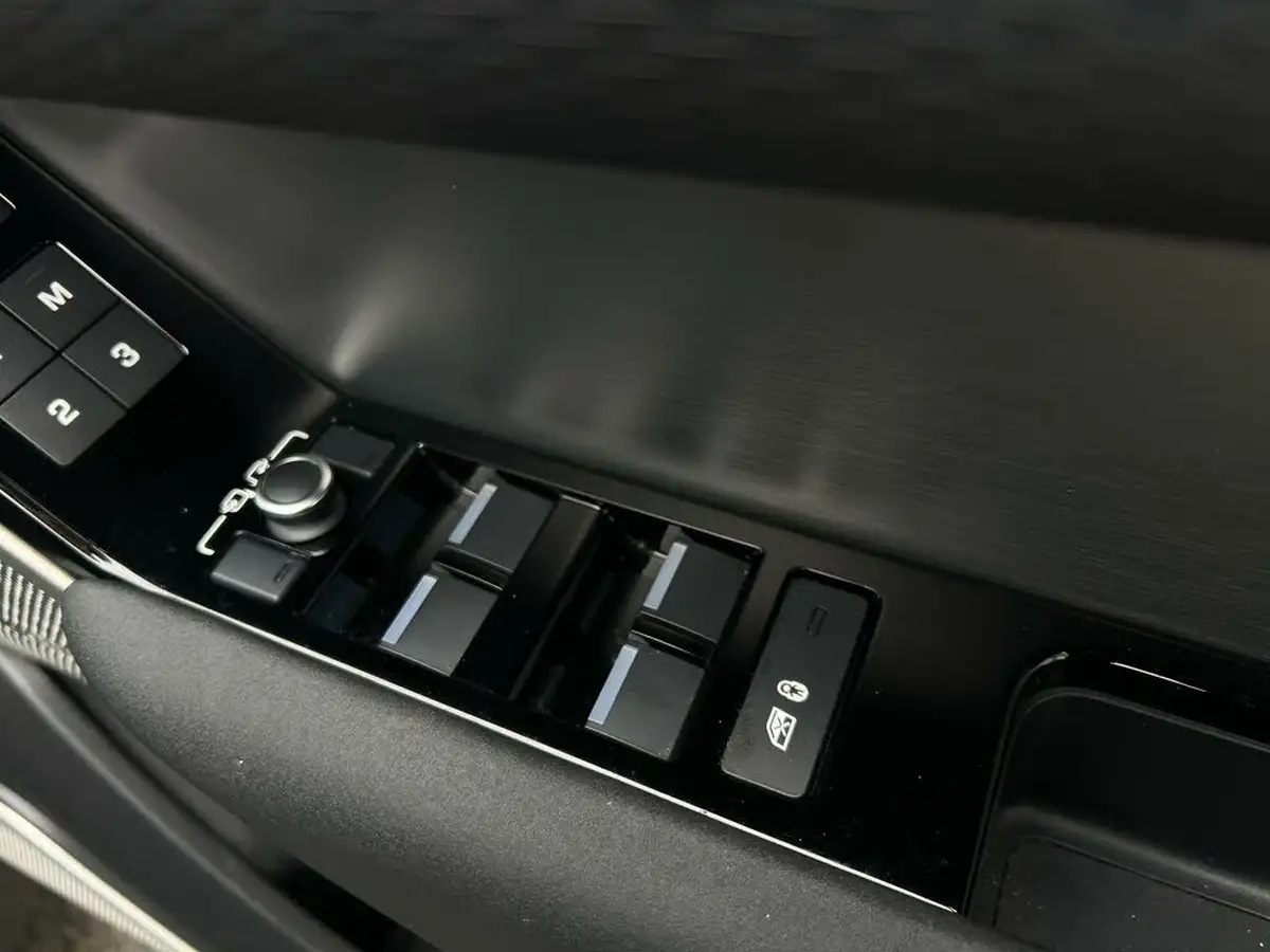 2022-land-rover-range-rover-velar-20-d200-velar-big-26