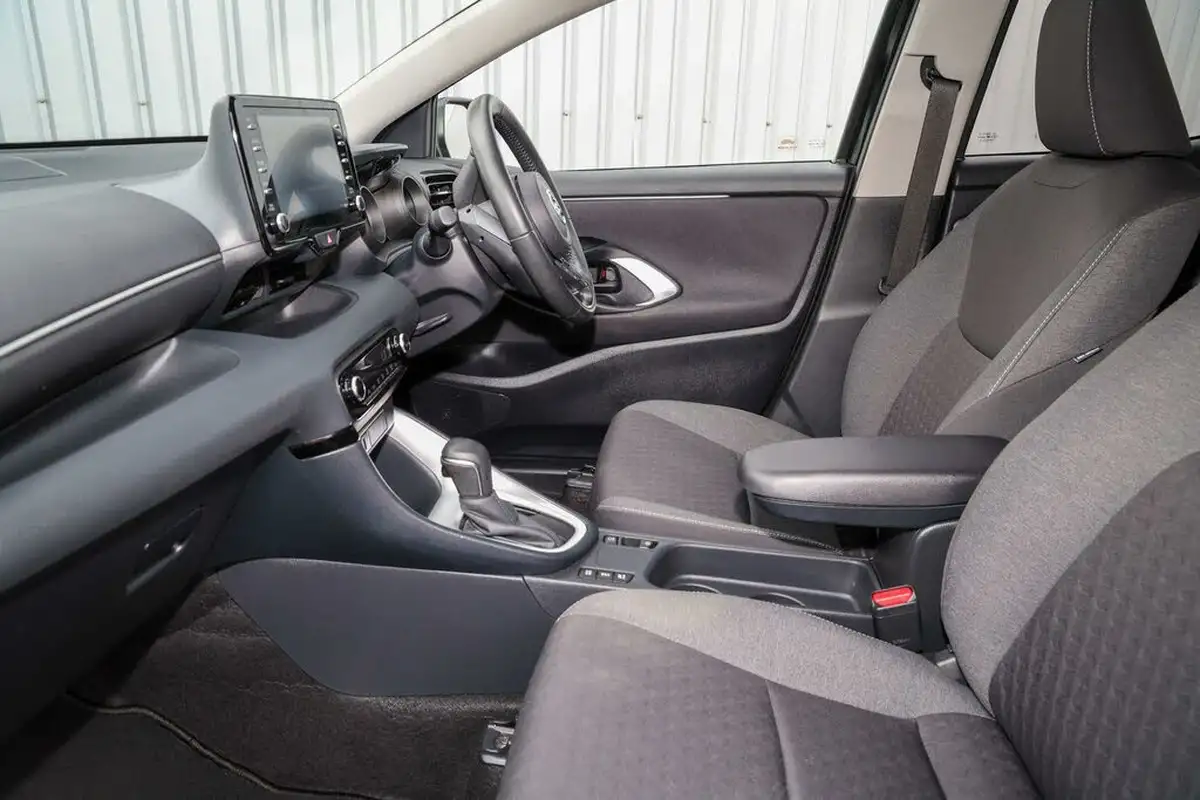 2022-toyota-yaris-15-vvt-i-design-big-9