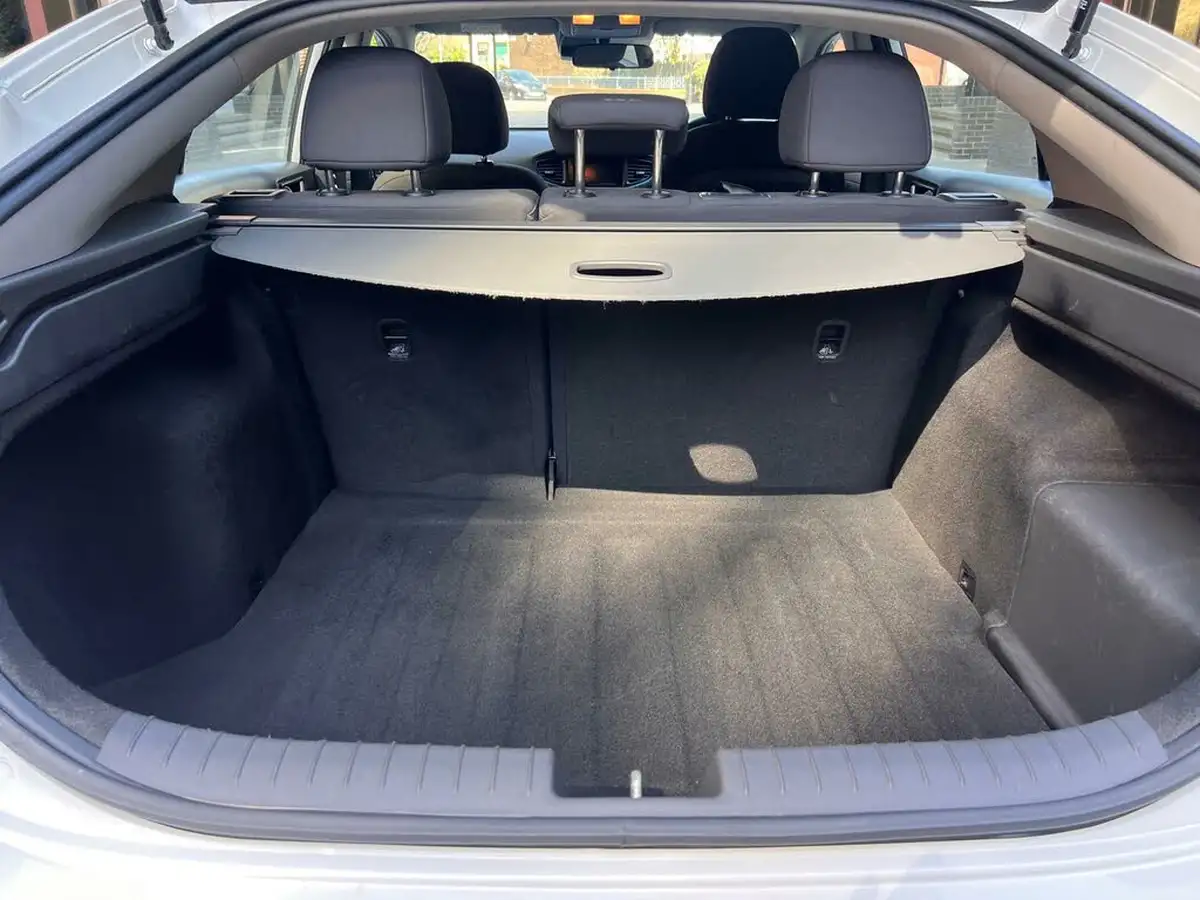 2017-hyundai-ioniq-16-gdi-se-hybrid-big-34