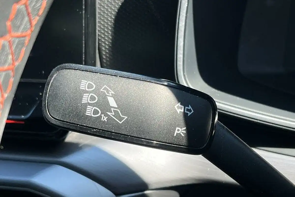 2021-seat-leon-14-e-hybrid-fr-hatchback-big-13