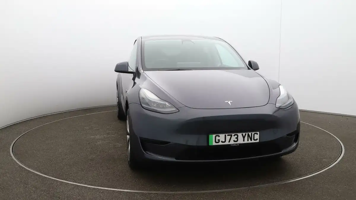 2023-tesla-model-y-e-rwd-big-32