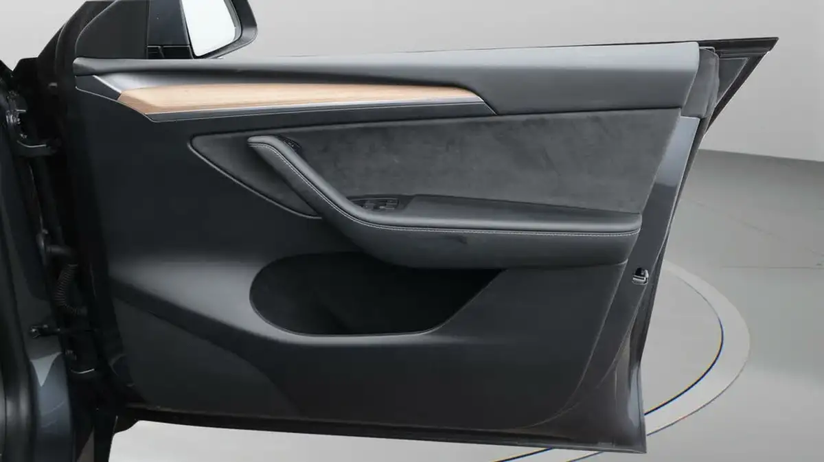 2023-tesla-model-y-e-rwd-big-15