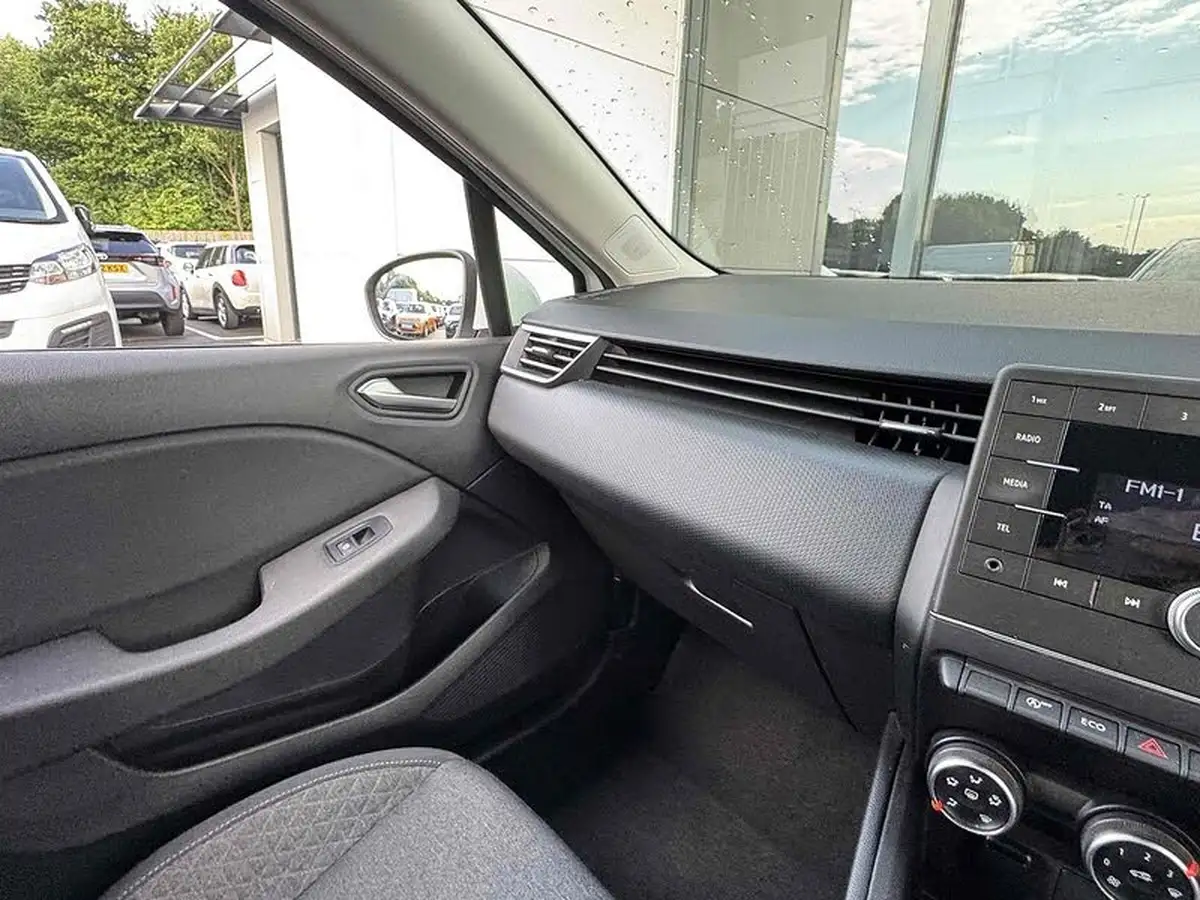 2020-renault-clio-10-sce-play-75bhp-big-27