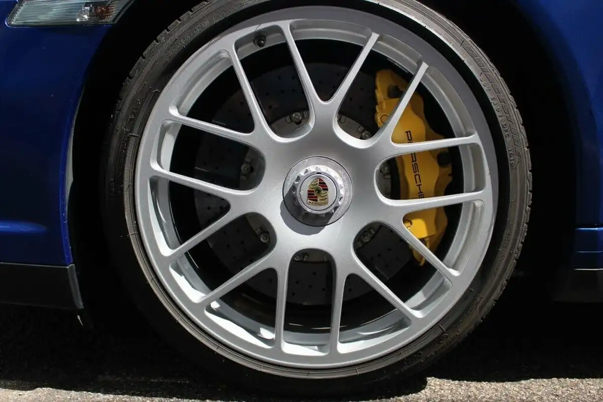 2010-porsche-911-38-turbo-s-coupe-big-27
