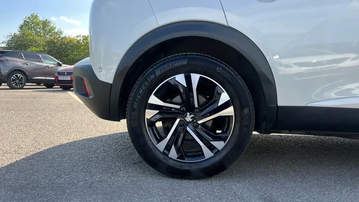 2022-peugeot-2008-suv-e-gt-big-15