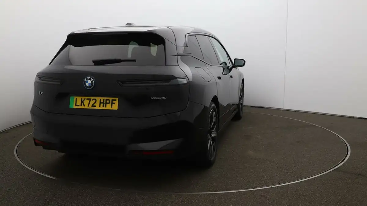 2022-bmw-ix-e-xdrive-40-m-sport-big-54