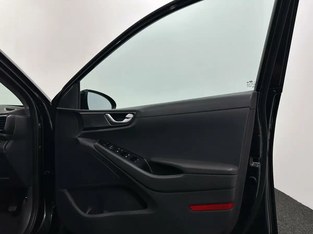 2018-hyundai-ioniq-16-gdi-se-hybrid-big-28