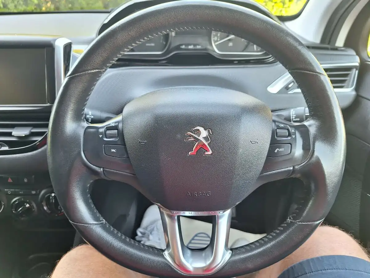 2019-peugeot-208-12-puretech-signature-big-28