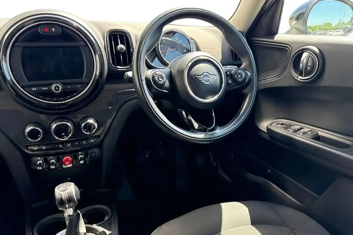 2019-mini-countryman-15-cooper-classic-big-17