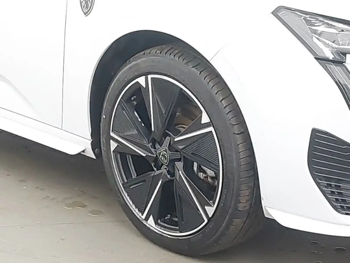 2024-peugeot-308-e-gt-big-8