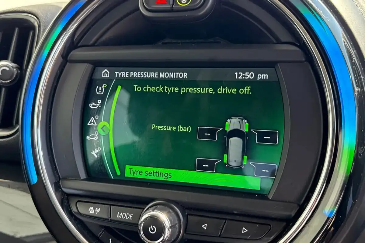 2019-mini-countryman-15-cooper-classic-big-41