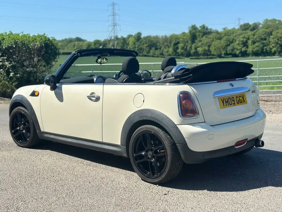 2009-mini-cooper-16-cooper-120bhp-convertible-2d-big-16