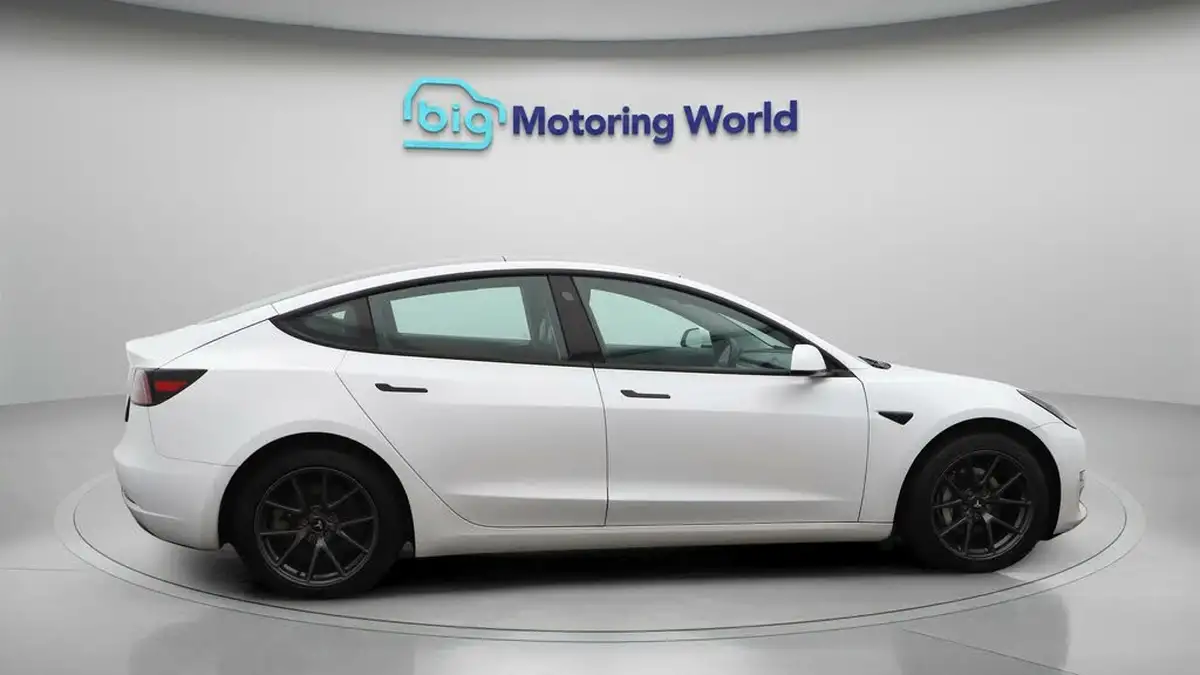 2020-tesla-model-3-e-long-range-big-8