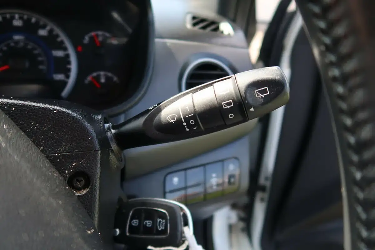 2018-hyundai-i10-10-go-se-66ps-big-45