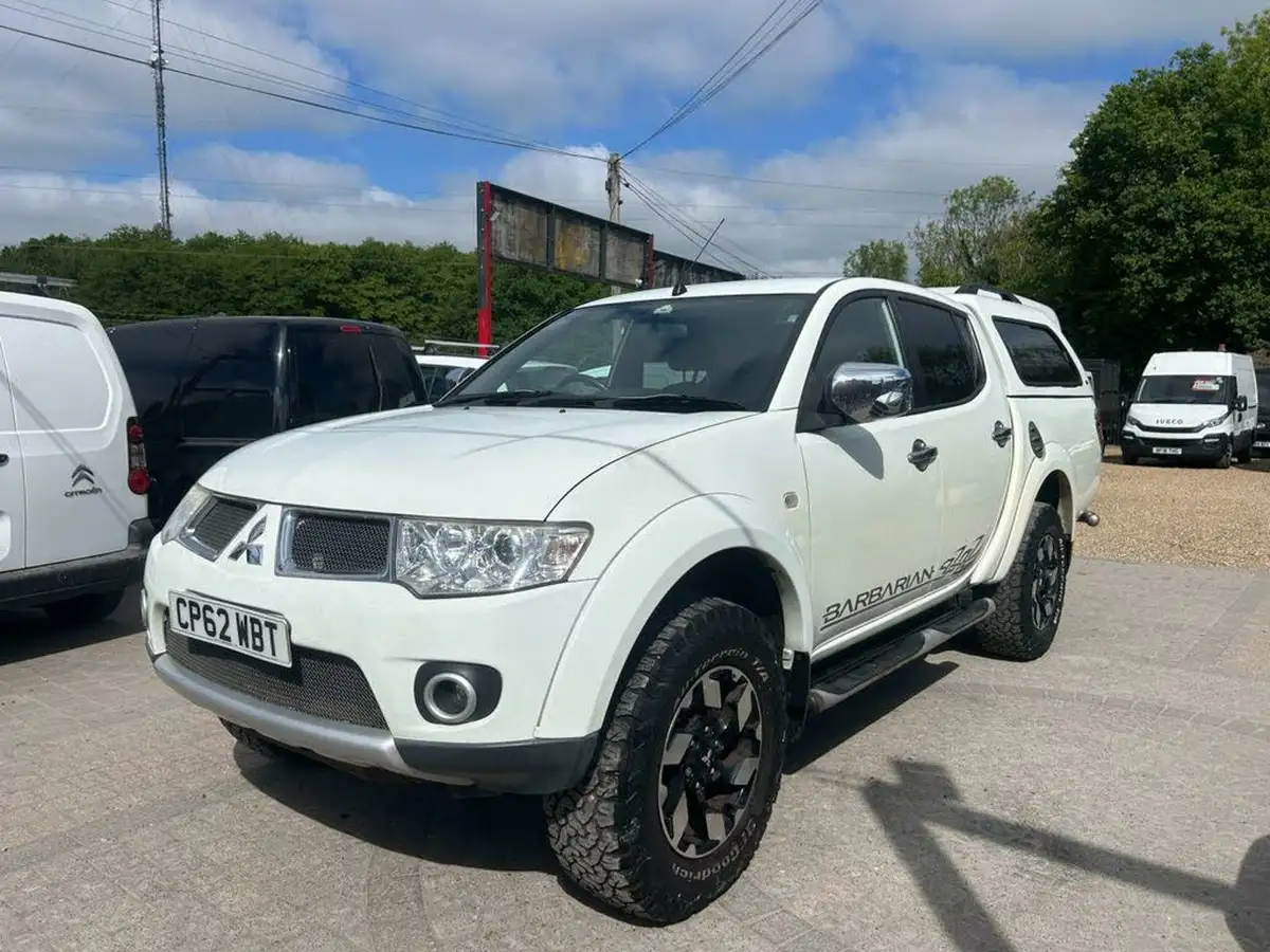 2013-mitsubishi-l200-25td-barbarian-auto-big-24