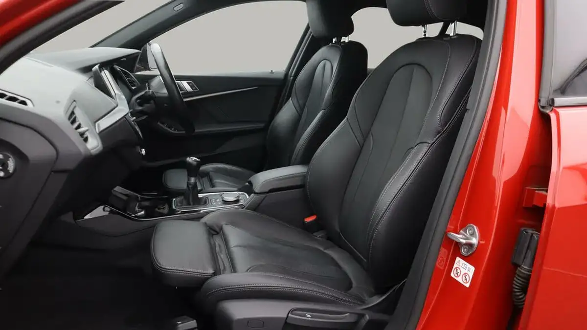 2021-bmw-1-series-20td-118d-m-sport-lcp-big-14