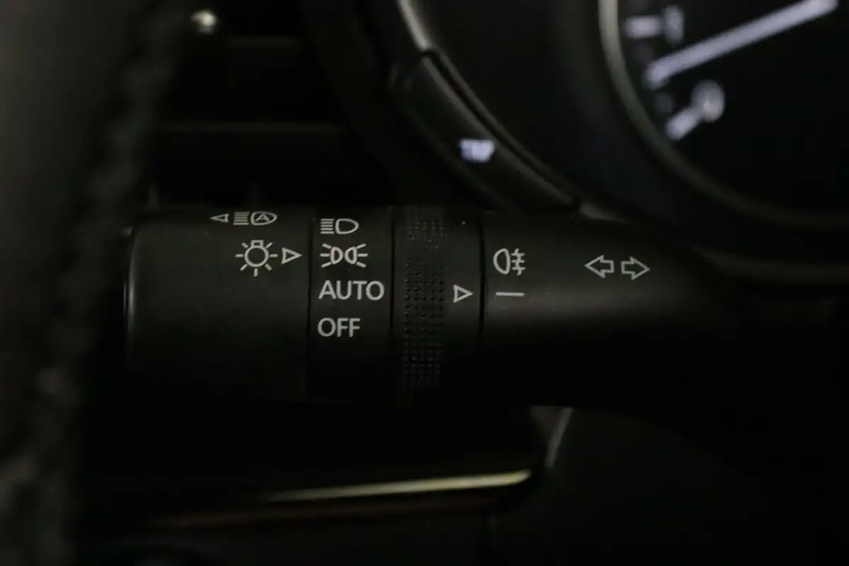 2022-mazda-mazda3-20-se-l-lux-122ps-hatchback-5d-big-21